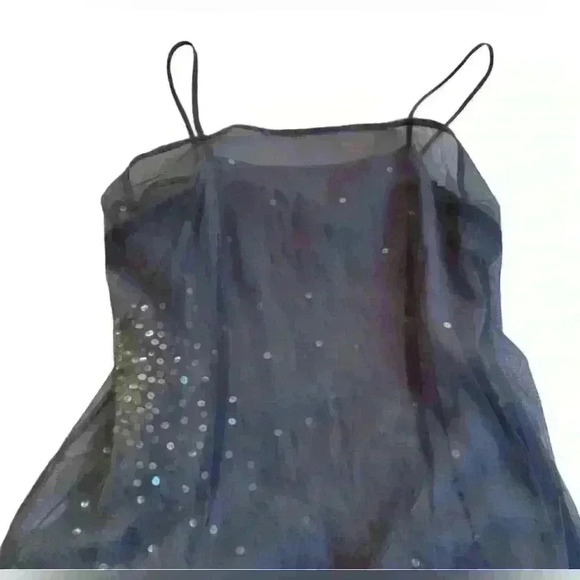 Express World brand size 1/2 woman's dress. Thin straps, 3 layers.
Zip back > - Picture 7 of 12